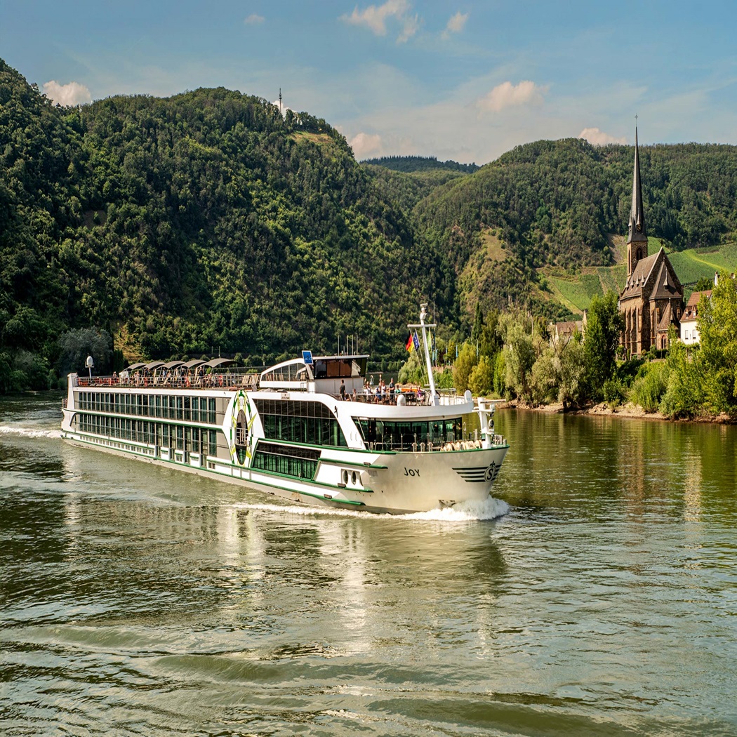 do tauck river cruise ships have balconies