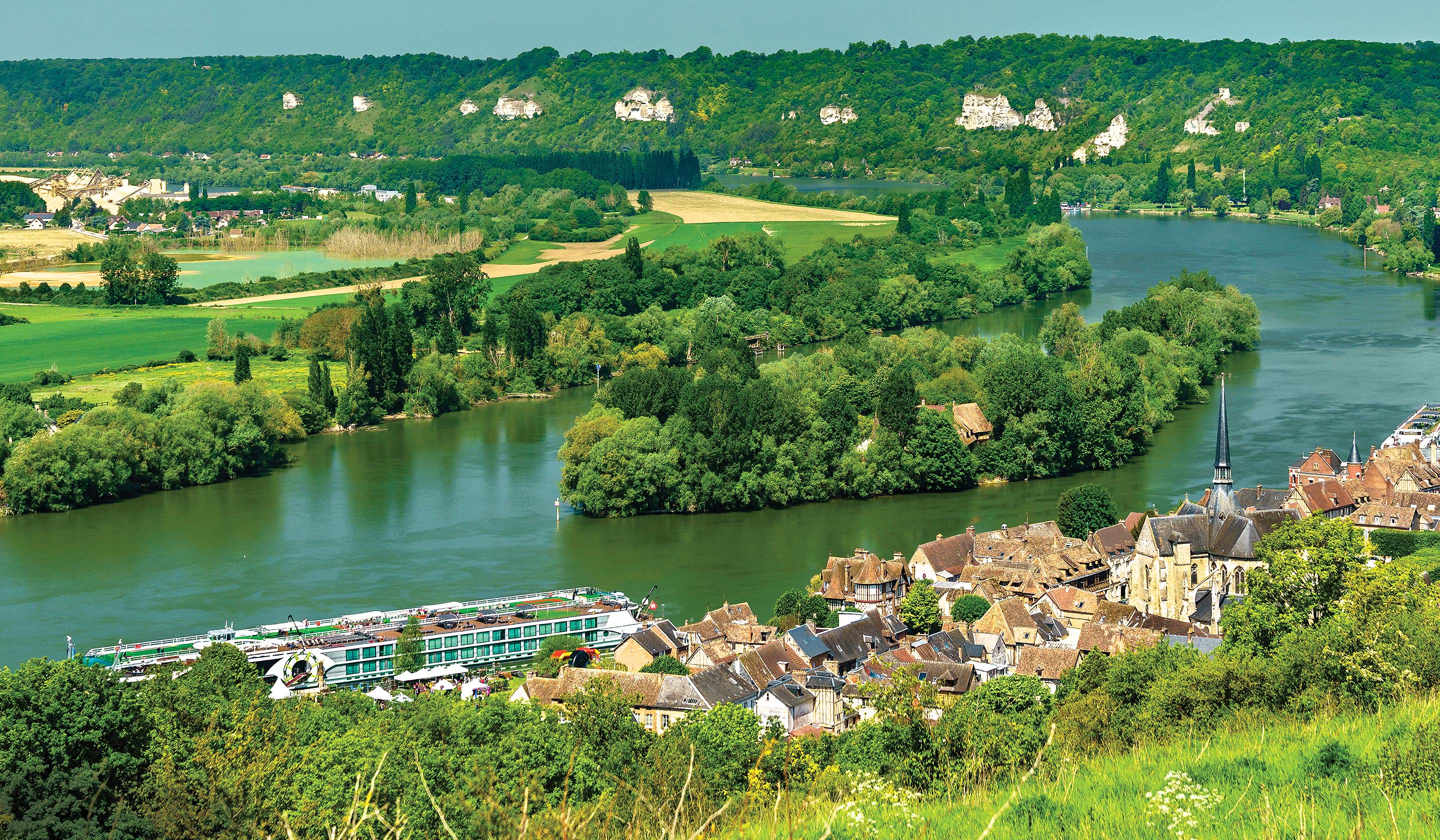 Choosing the Best Seine River Cruise | Tauck