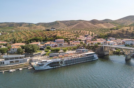Tauck Andorinha Christening